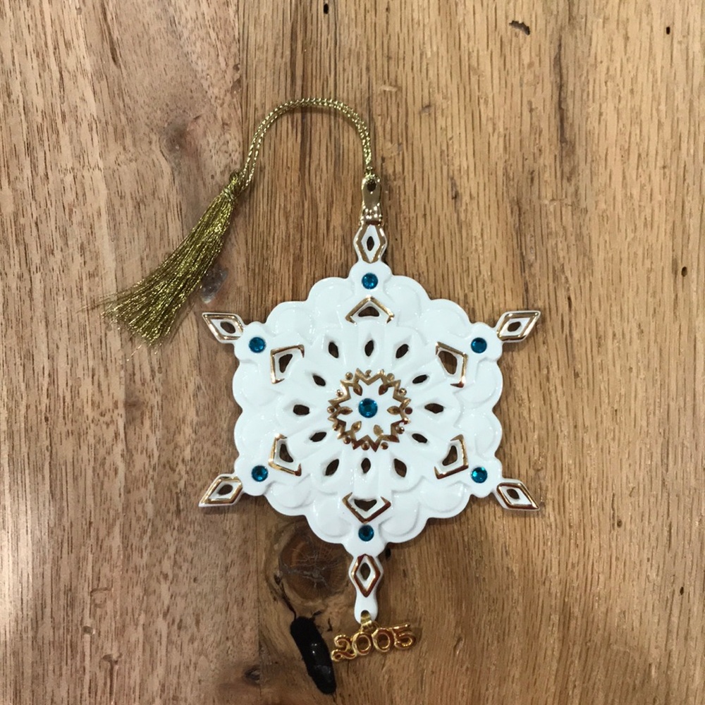 Lenox Annual Gemmed Snowflake Ornament 2005